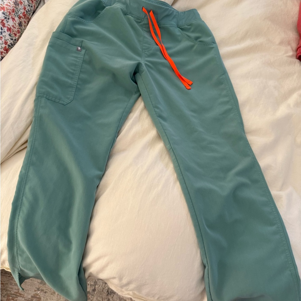 Figs Women’s Kade Cargo Scrub Pant